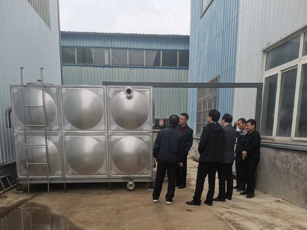 濟(jì)寧職業(yè)技術(shù)學(xué)院機(jī)電工程系教師及校領(lǐng)導(dǎo)，協(xié)同鎮(zhèn)領(lǐng)導(dǎo)來(lái)廠(chǎng)考察合作